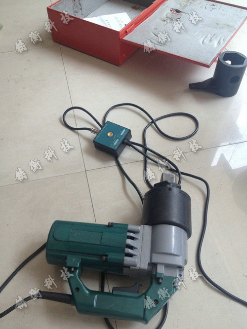 定扭矩电动扳手图片